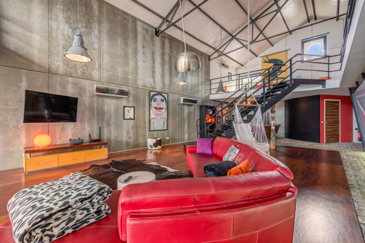 THE LOFT